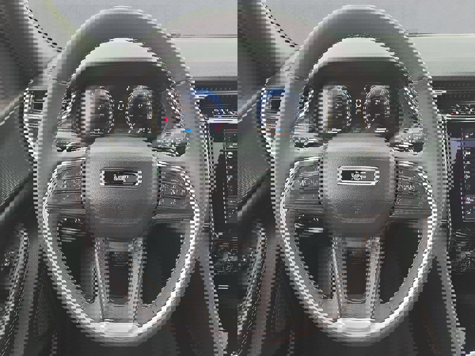 Used 2023 Jeep Grand Cherokee L Laredo image 13