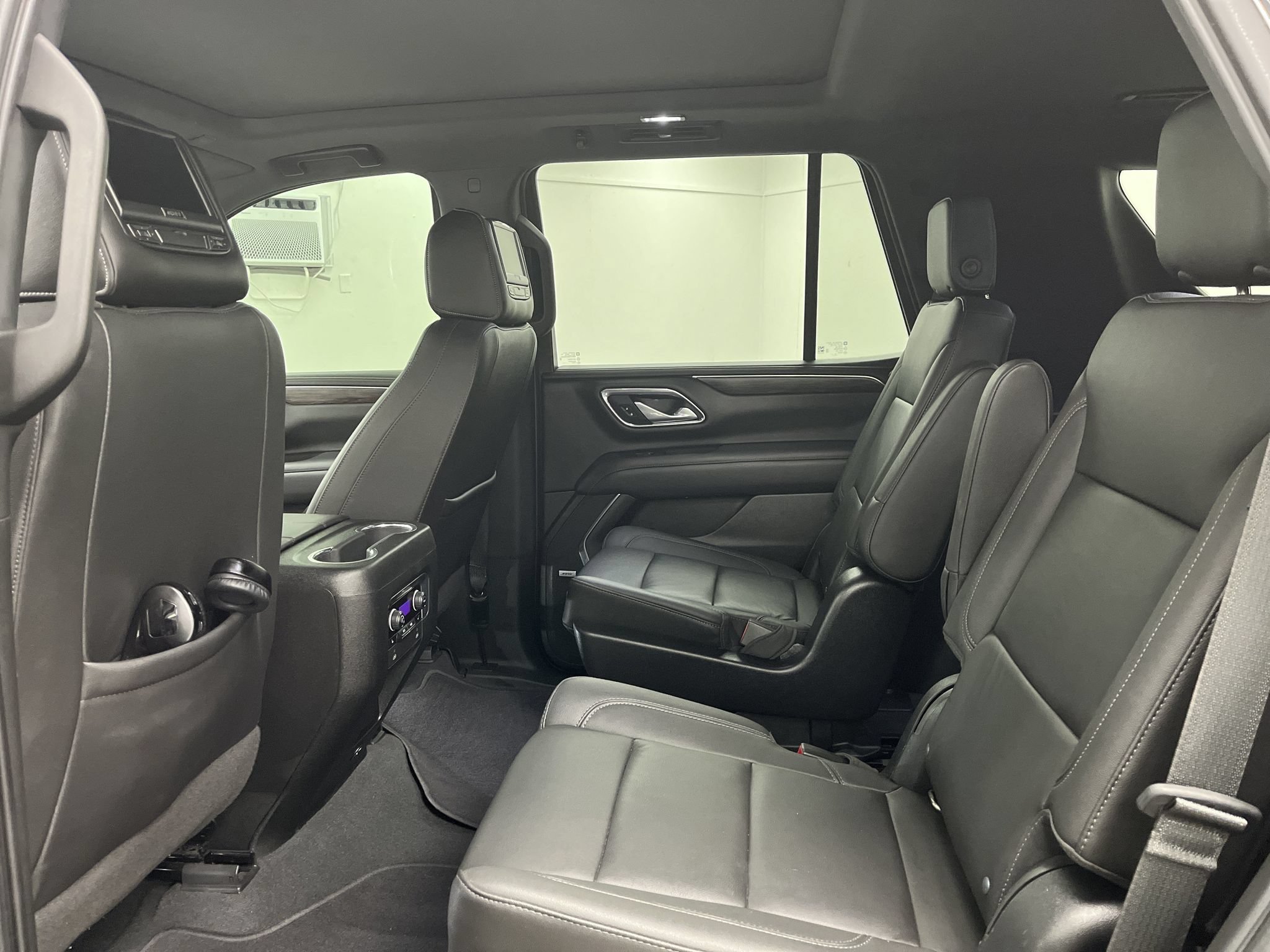 Used 2022 Chevrolet Tahoe LT w/ Luxury Package AWD/4WD image 15