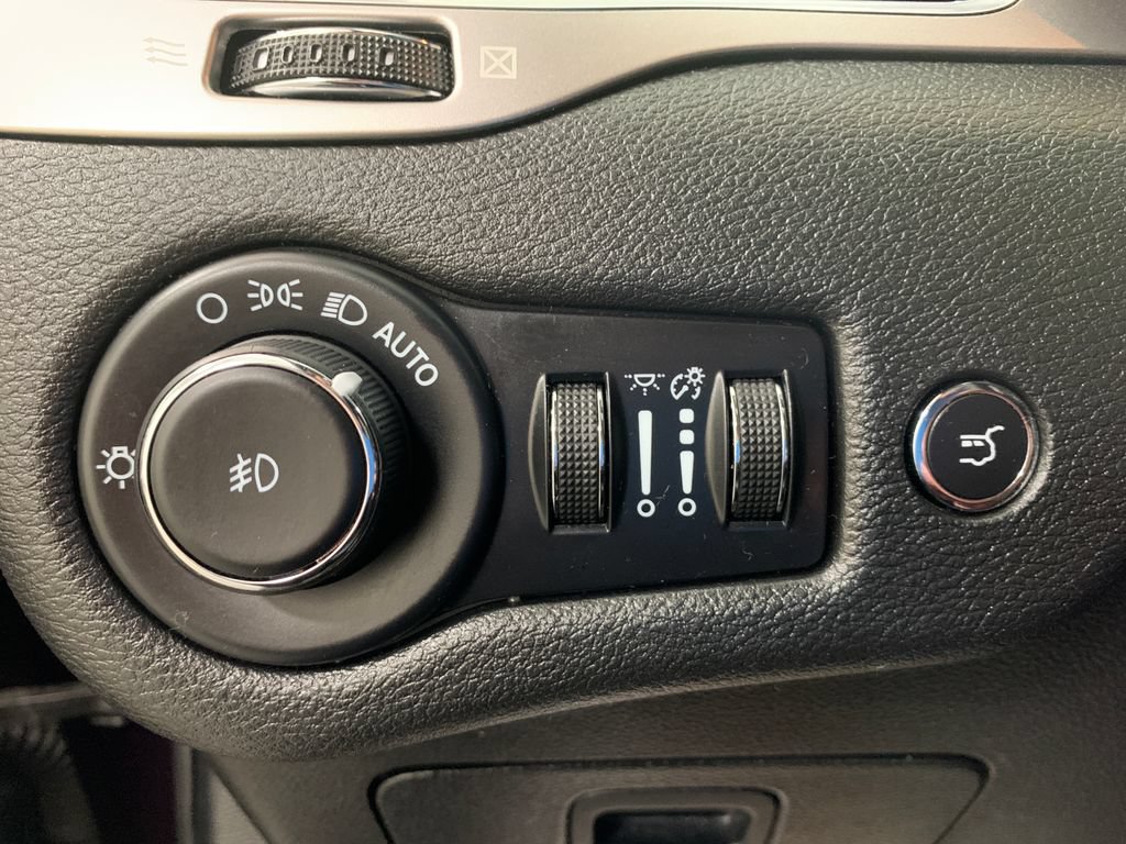 Used 2021 Jeep Cherokee Latitude Lux 80th Anniv w/ Quick Order Package 26U 80TH AWD/4WD image 24