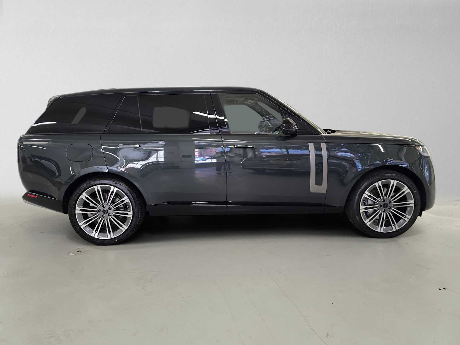 New 2026 Land Rover Range Rover Long Wheelbase SE AWD/4WD image 6