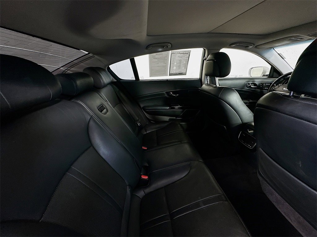 Used 2017 Kia K900 Premium image 28