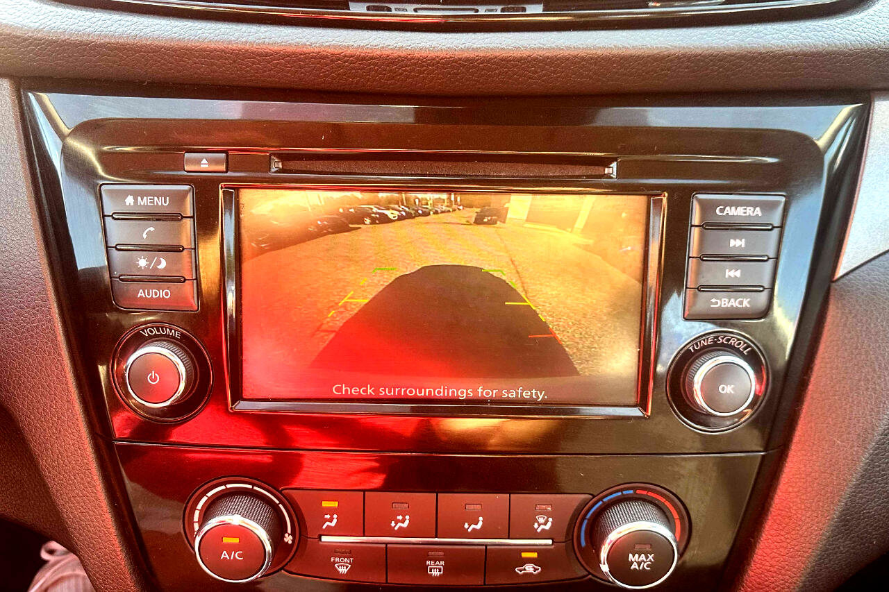 Used 2021 Nissan Rogue Sport S image 18