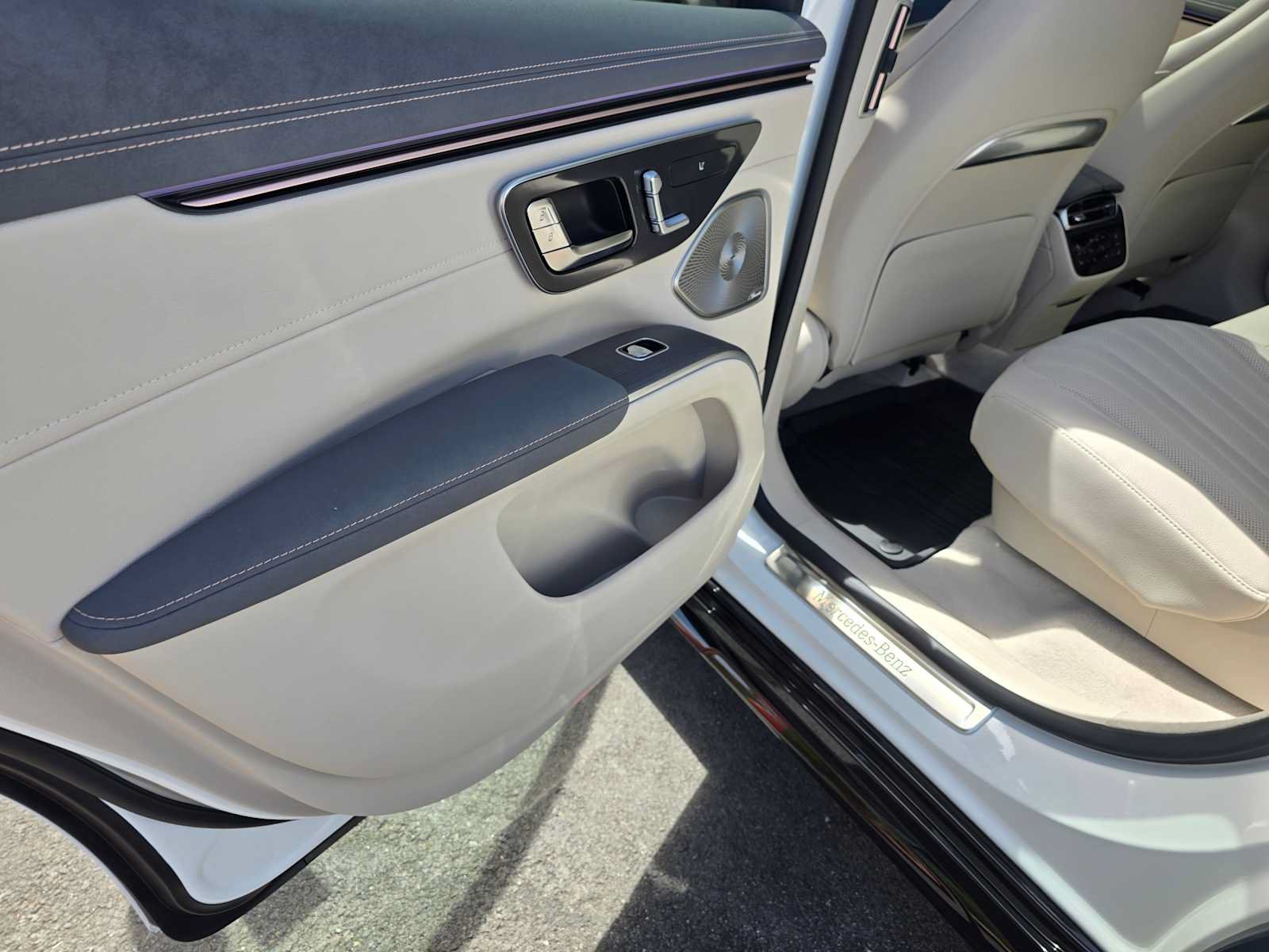 New 2026 Mercedes-Benz EQS 400 4MATIC SUV image 16