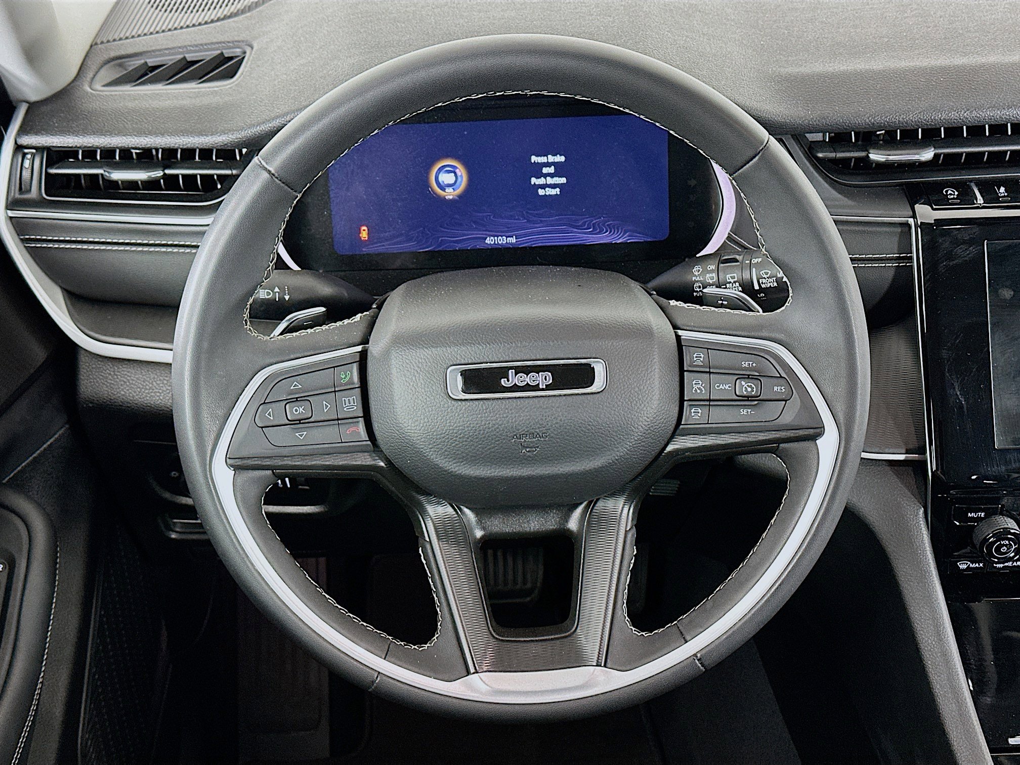 Used 2023 Jeep Grand Cherokee Laredo AWD/4WD image 18
