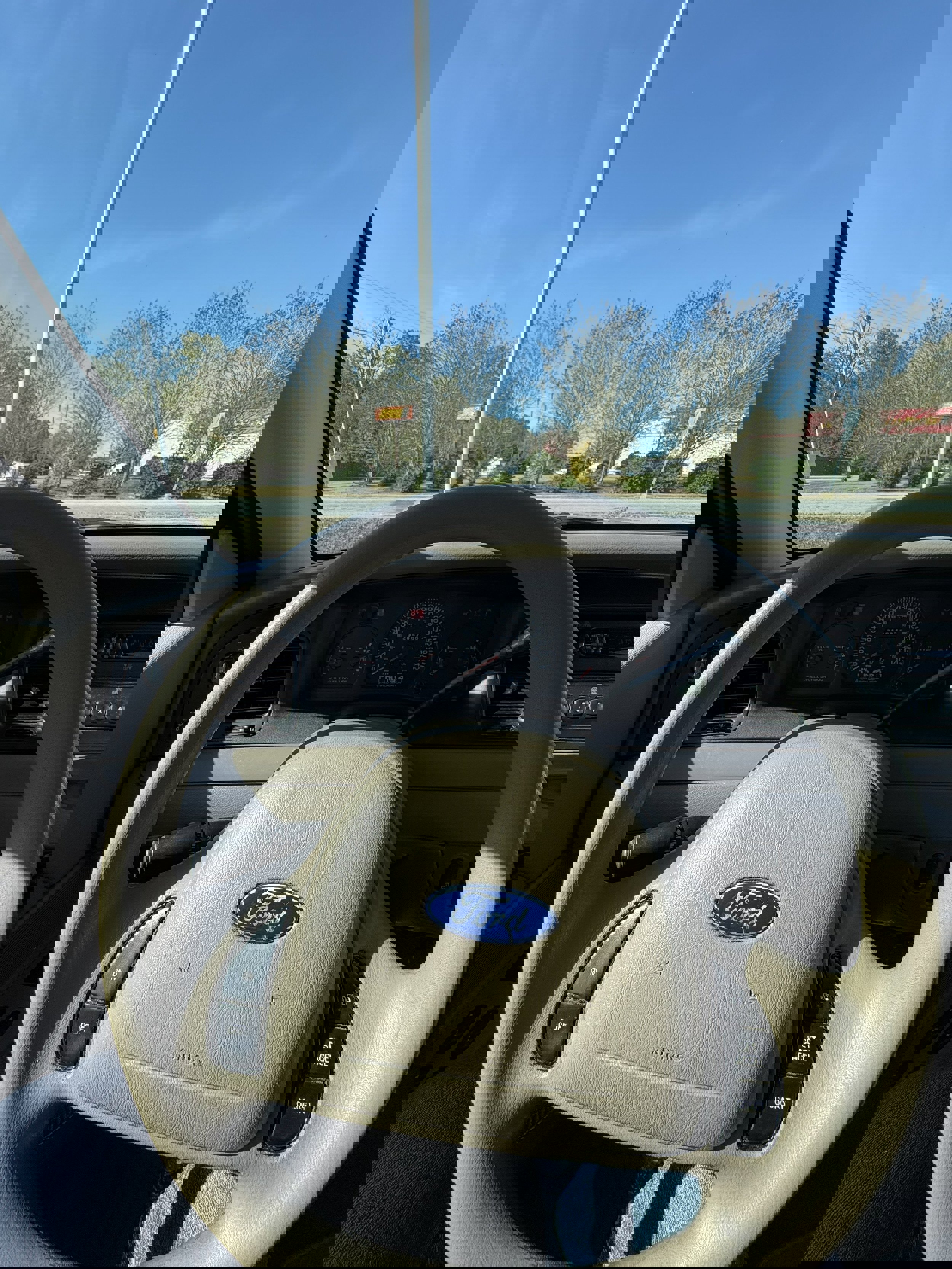 Used 2004 Ford Crown Victoria Police Interceptor image 12