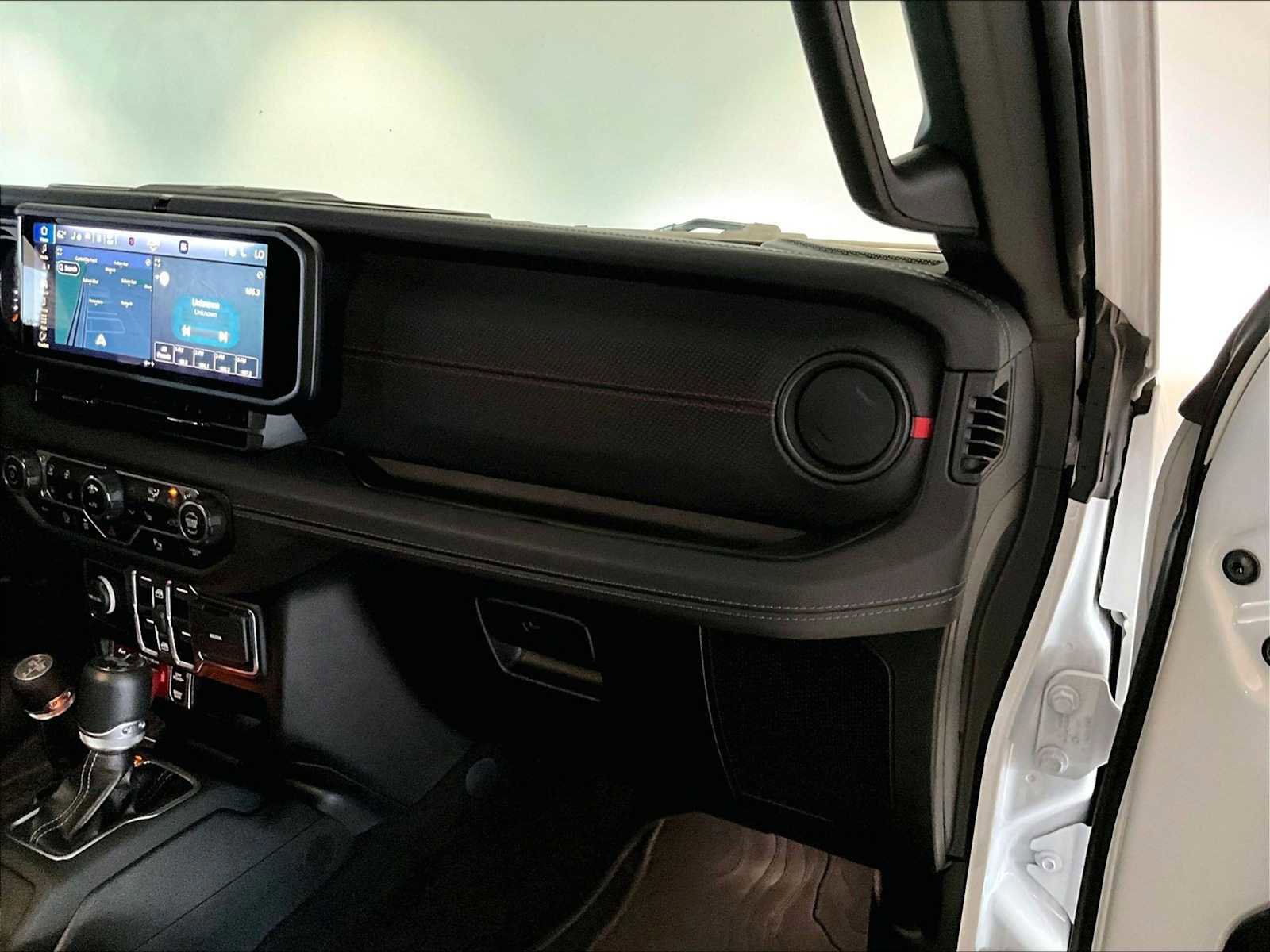Used 2025 Jeep Wrangler Unlimited Rubicon AWD/4WD image 23