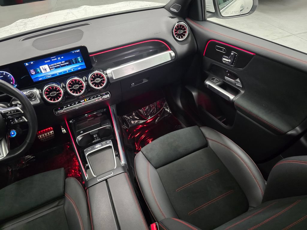 Used 2025 Mercedes-Benz GLB 35 AMG 4MATIC image 35