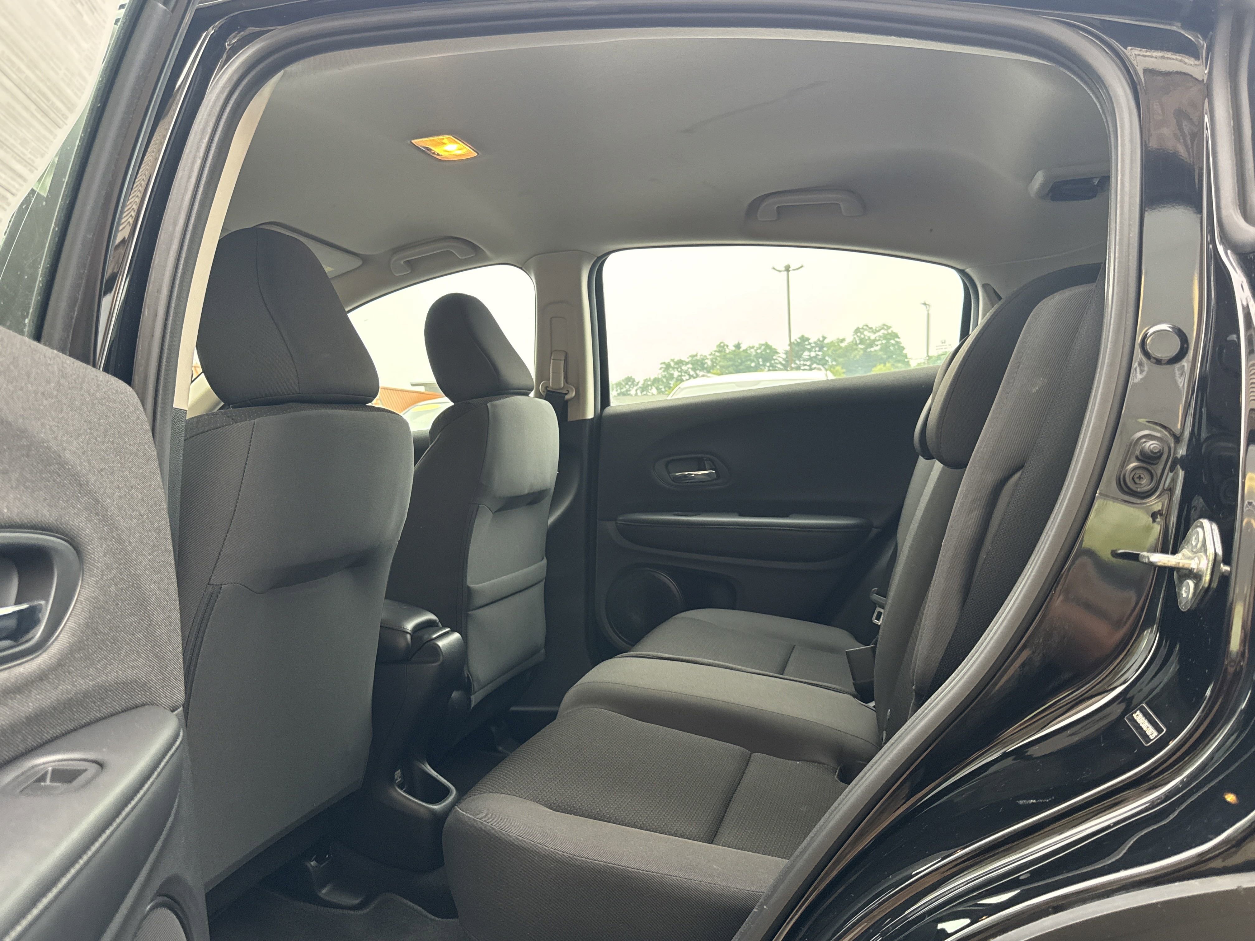 Used 2019 Honda HR-V LX image 8