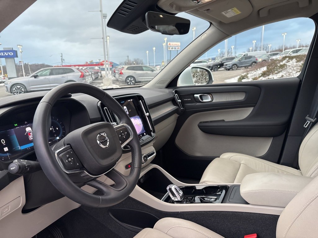 Certified 2023 Volvo XC40 B5 Plus w/ Protection Package Premier image 17