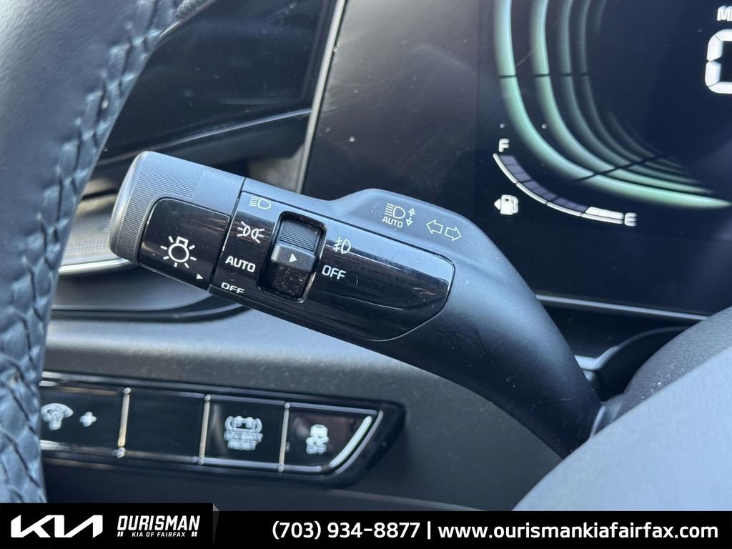 Used 2023 Kia Niro EX Touring image 12