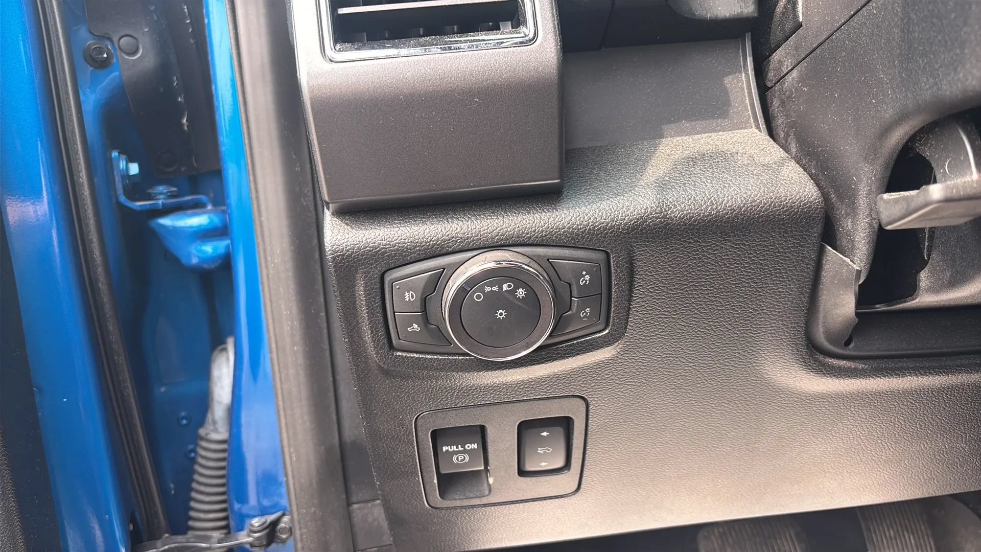 Used 2019 Ford F150 XLT w/ Equipment Group 302A Luxury AWD/4WD image 21