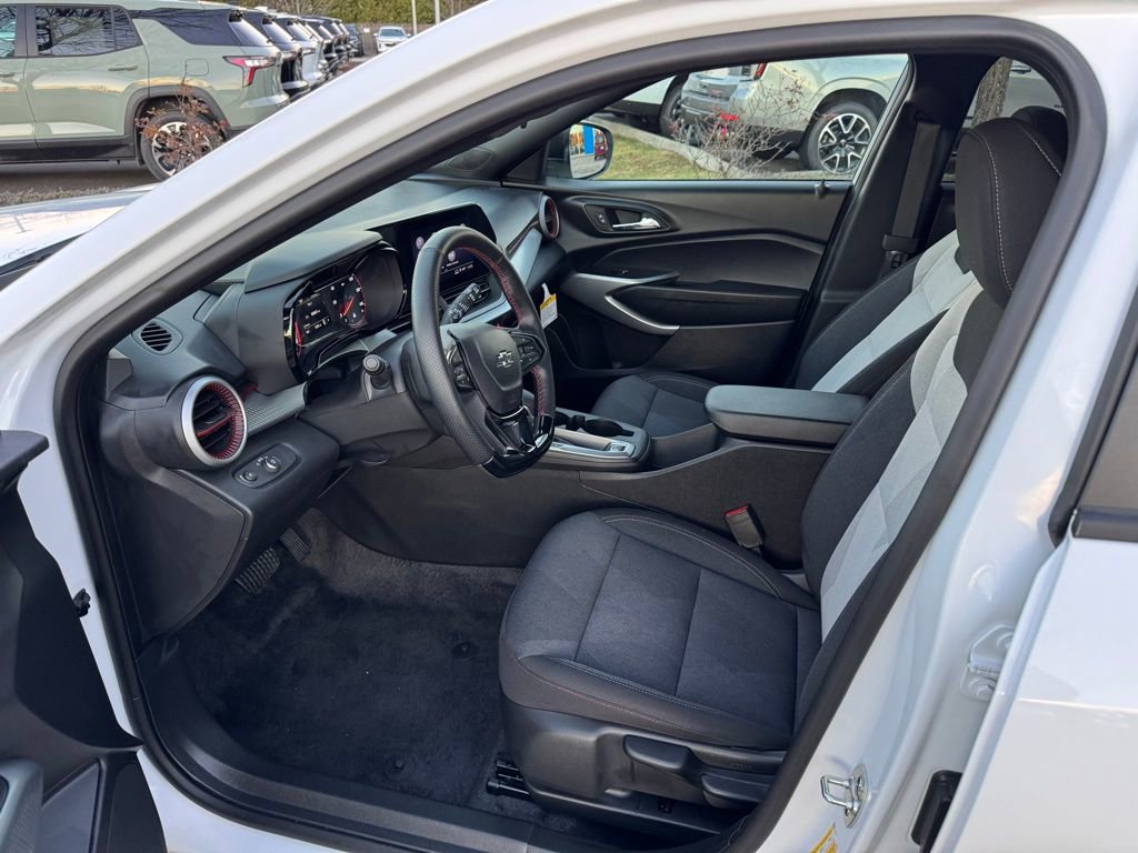 Used 2025 Chevrolet Trax RS w/ Driver Confidence Package image 11