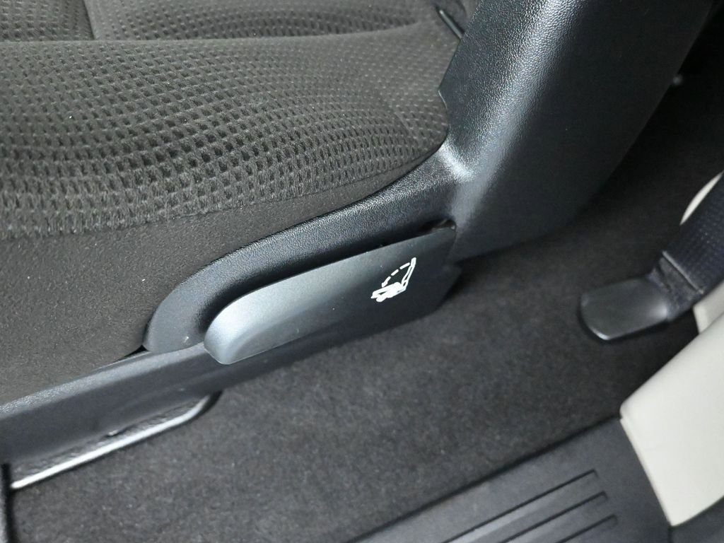 Used 2016 Dodge Grand Caravan SE image 25