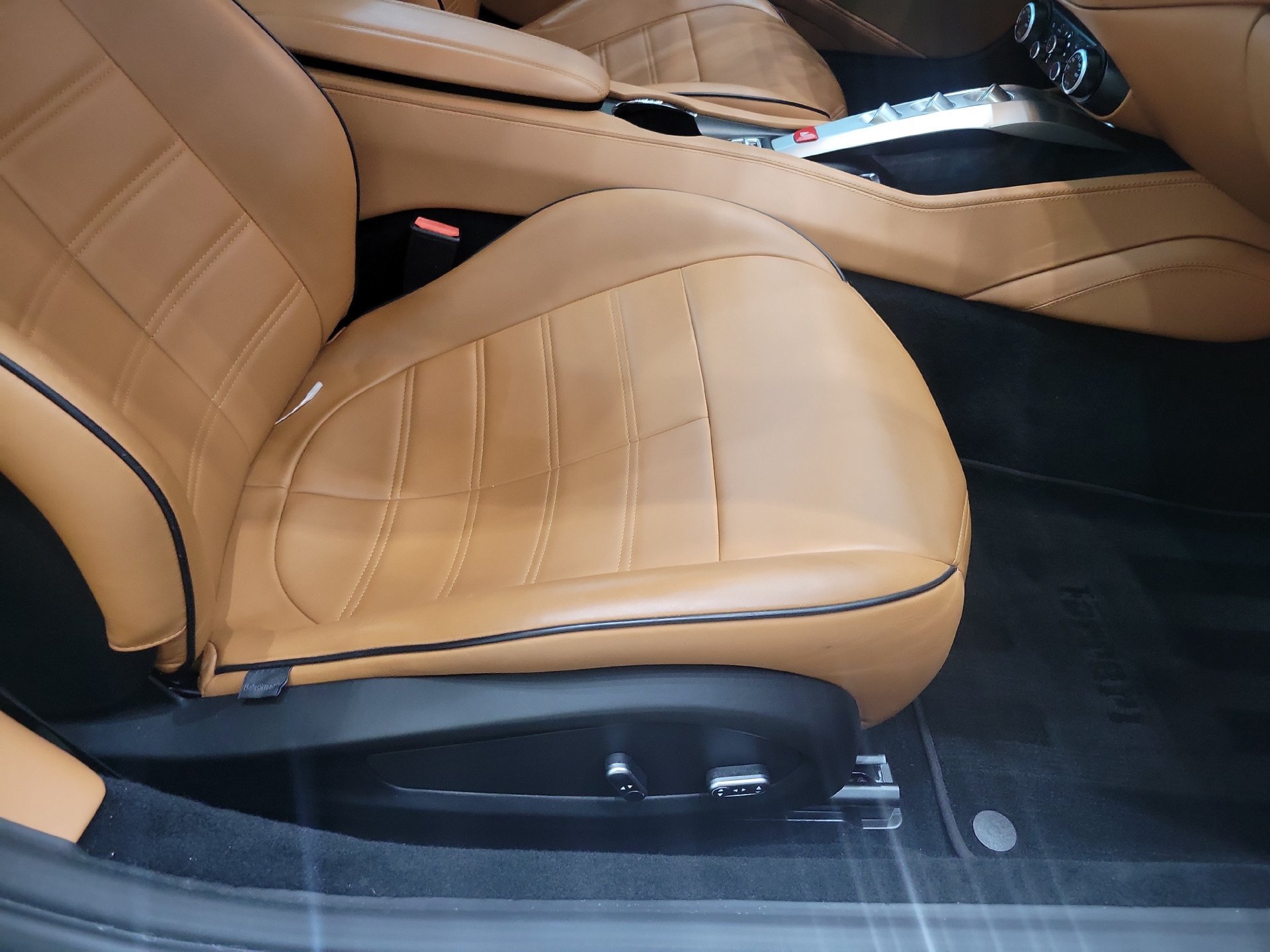 Used 2017 Ferrari California T RWD image 10