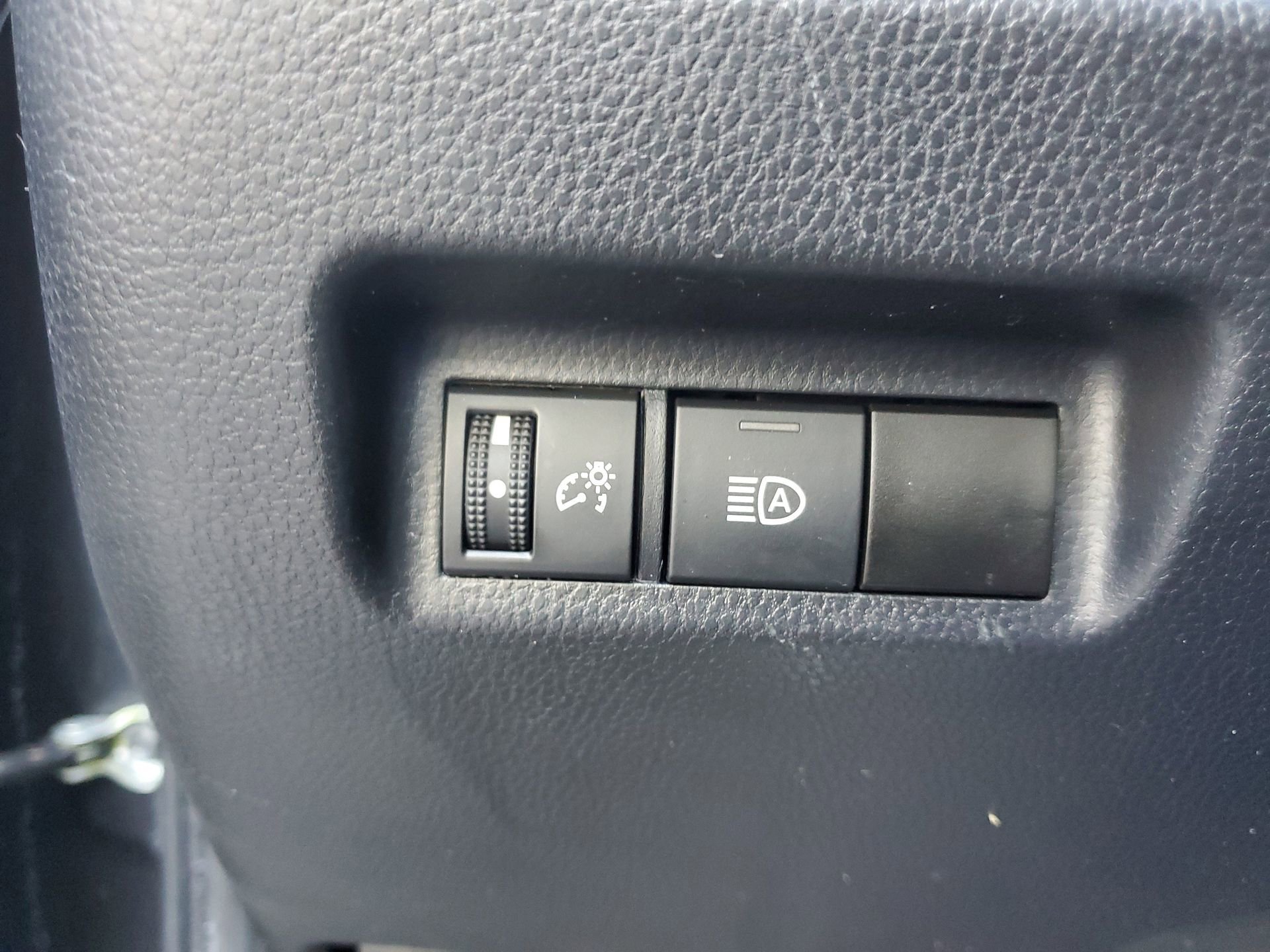 Used 2022 Toyota RAV4 XLE image 30