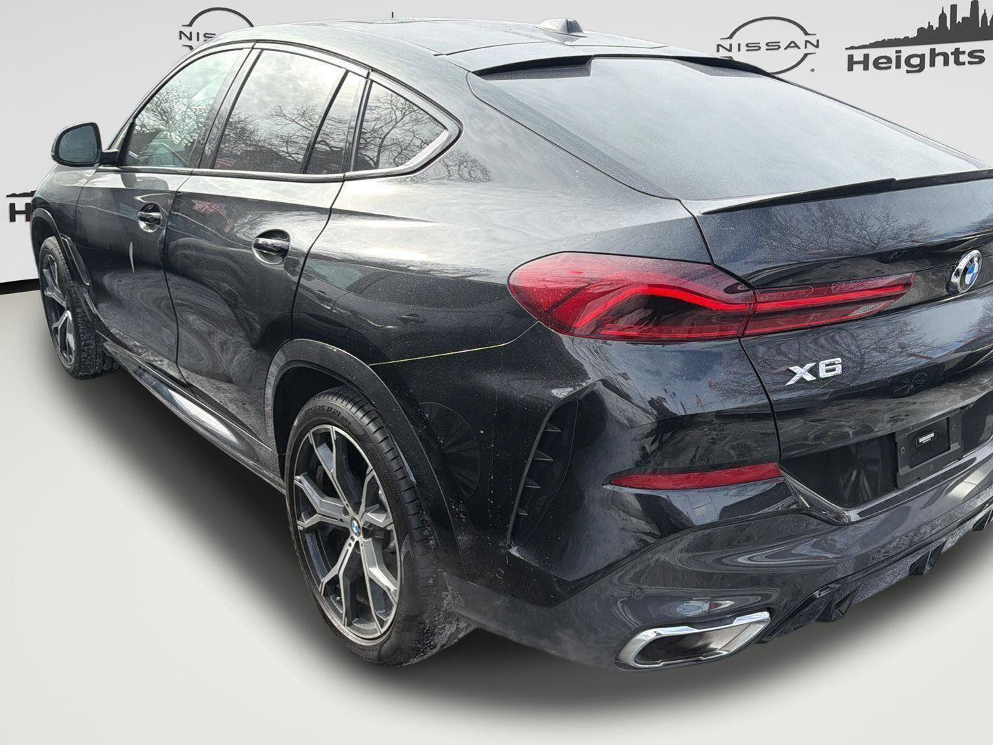 Used 2024 BMW X6 xDrive40i w/ Premium Package image 2