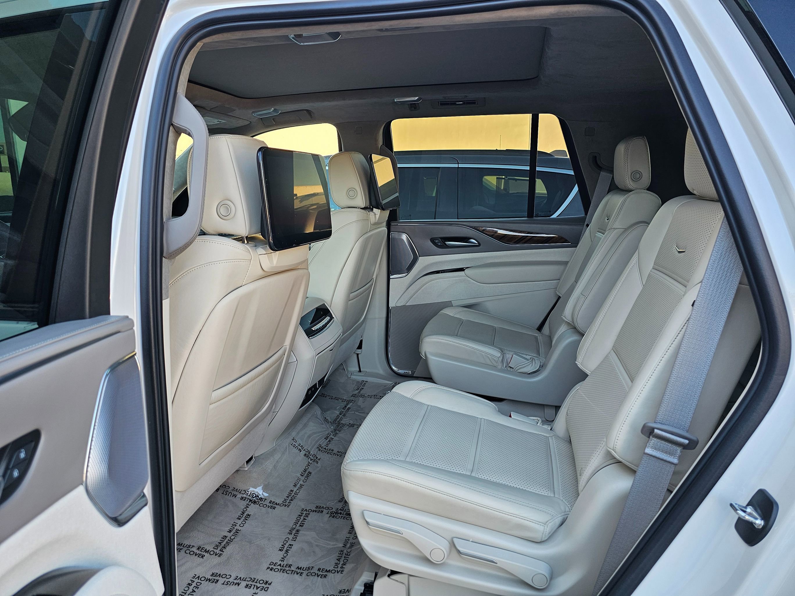 Used 2024 Cadillac Escalade Sport Platinum w/ Heavy-Duty Trailer Package image 32