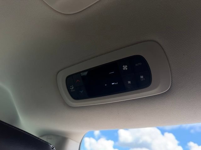 Used 2024 Chrysler Pacifica Touring-L FWD image 33