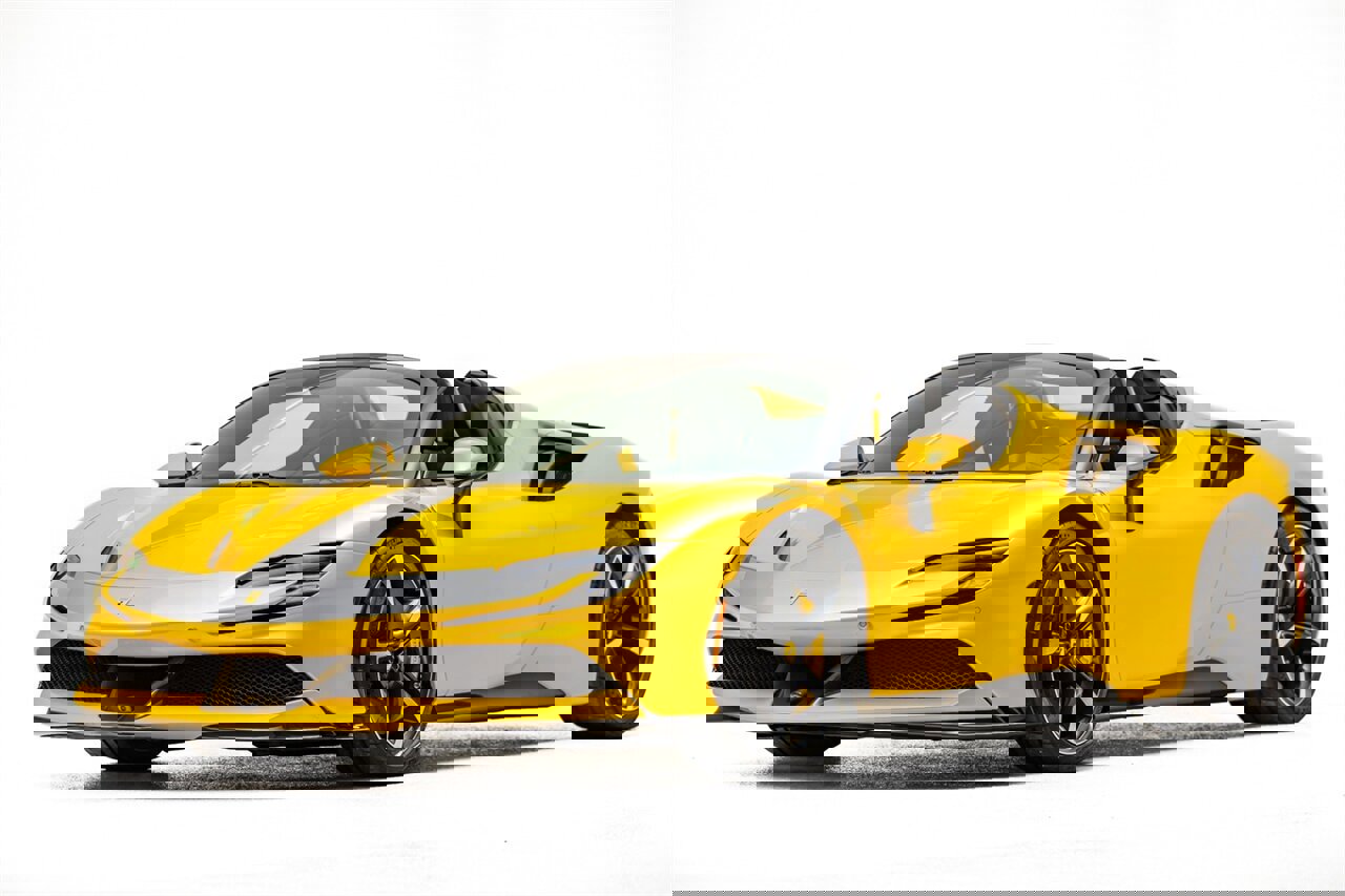 Used 2023 Ferrari SF90 Spider image 1