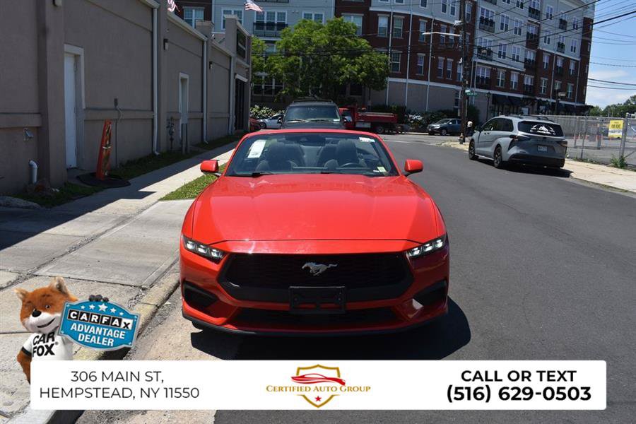 Used 2024 Ford Mustang Convertible RWD image 2