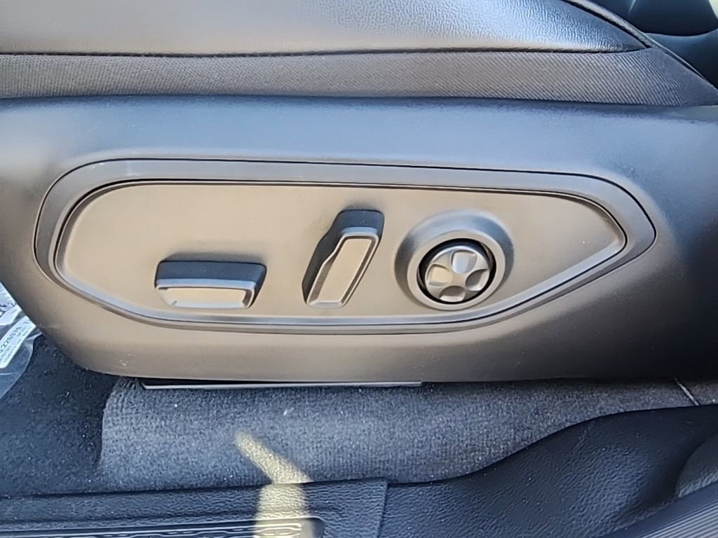 New 2025 Jeep Grand Cherokee L Limited w/ Black Appearance Package AWD/4WD image 29