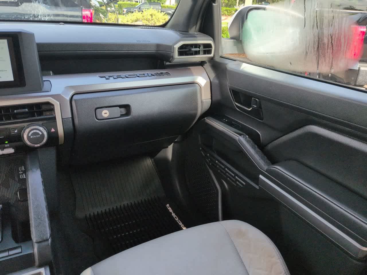 Used 2025 Toyota Tacoma SR5 AWD/4WD image 16