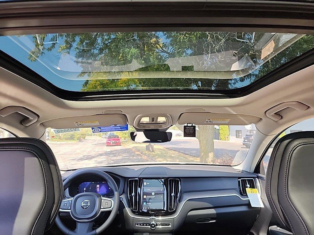 Used 2025 Volvo XC60 T8 Core w/ Climate Package image 8