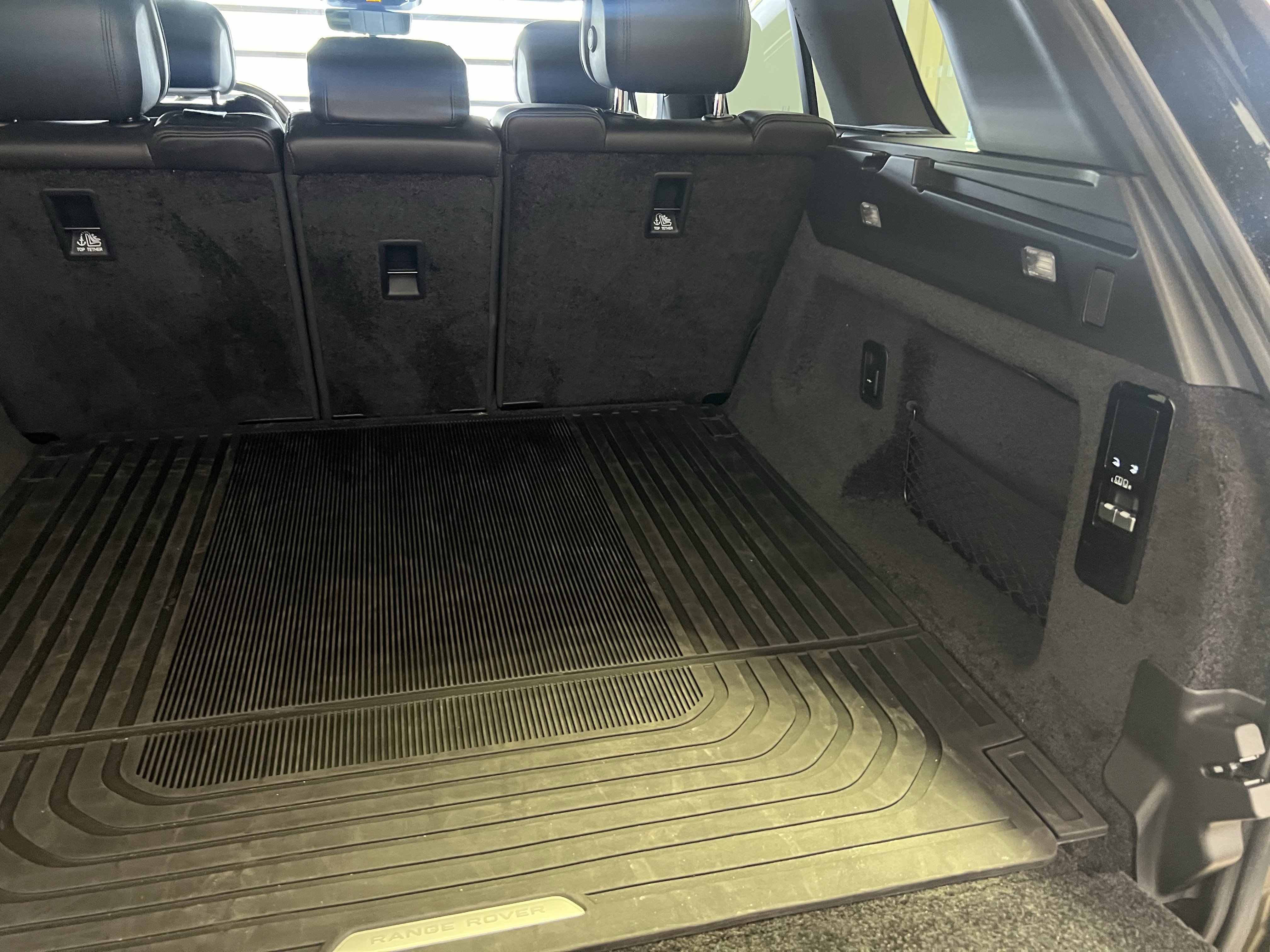 Used 2023 Land Rover Range Rover SE image 35