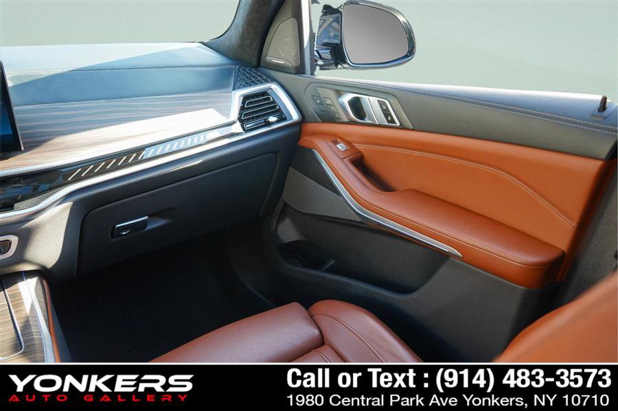 Used 2024 BMW X7 M60i w/ Executive Package image 40