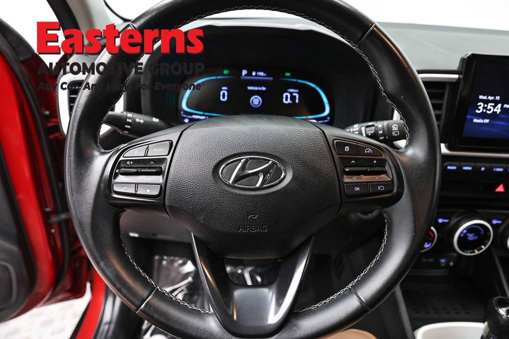 Used 2023 Hyundai Venue Limited FWD image 10