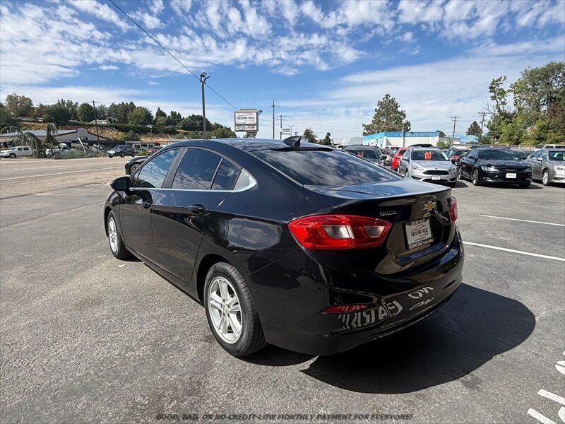 Used 2017 Chevrolet Cruze LT FWD image 5