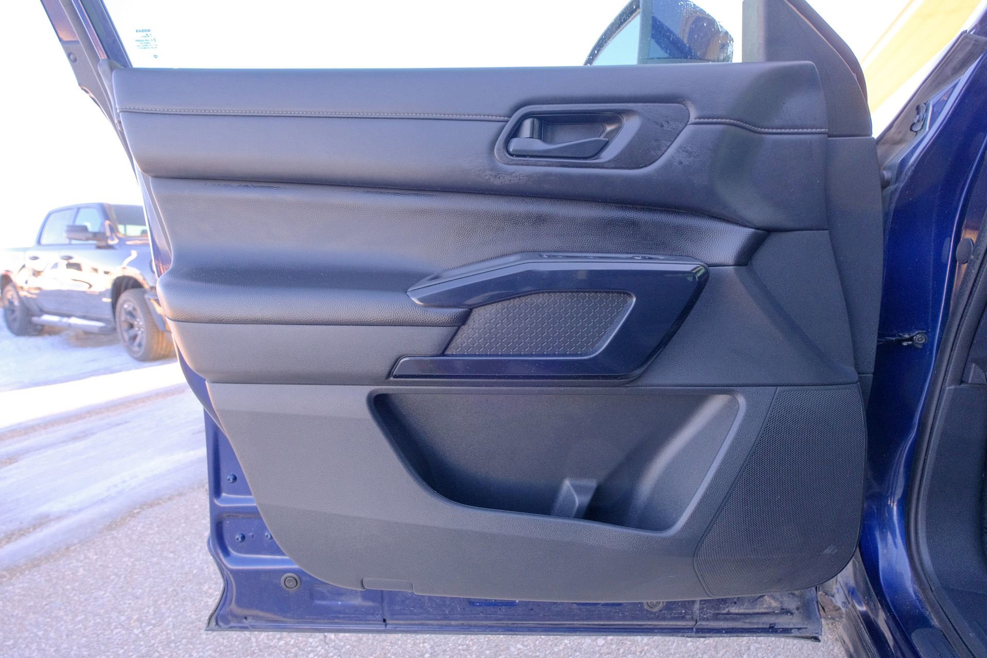 Used 2025 Nissan Pathfinder SV image 24