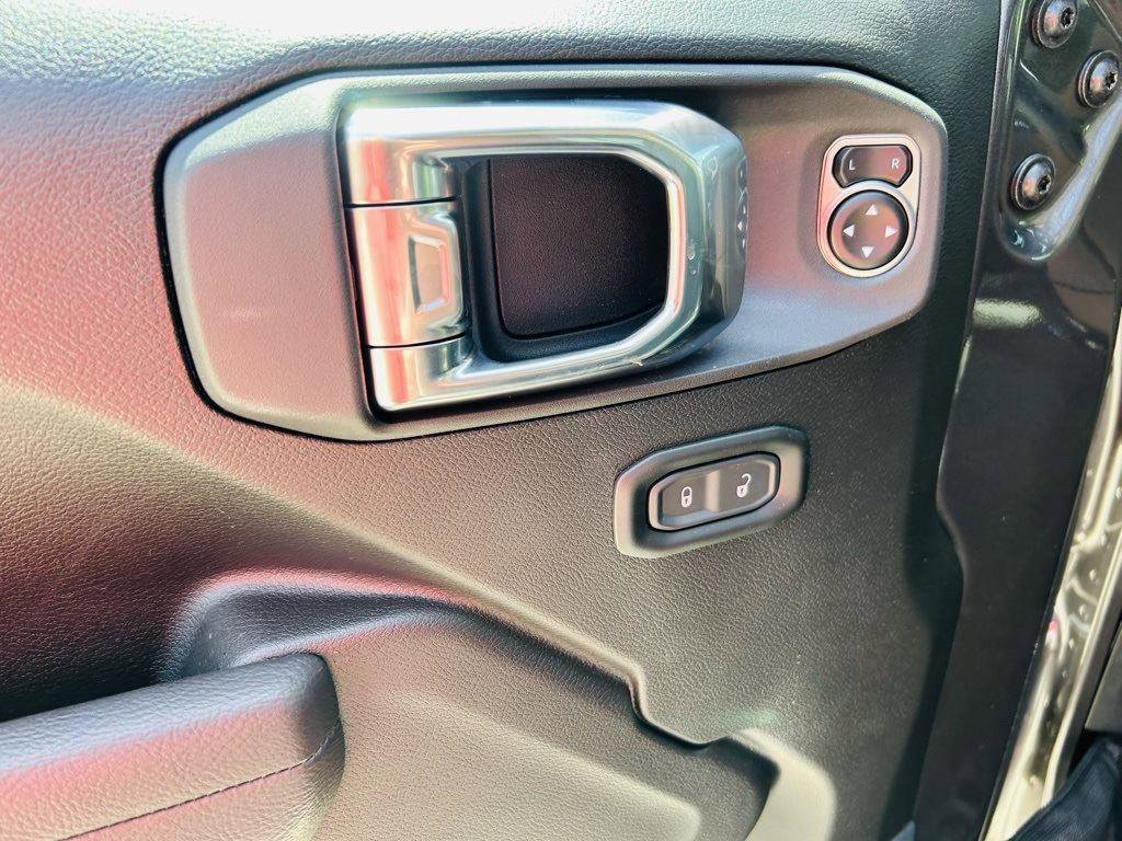 New 2025 Jeep Gladiator Sport image 11