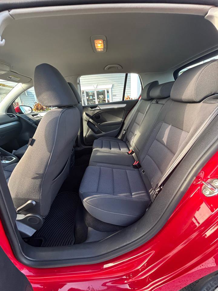 Used 2014 Volkswagen Golf 4-Door FWD image 14