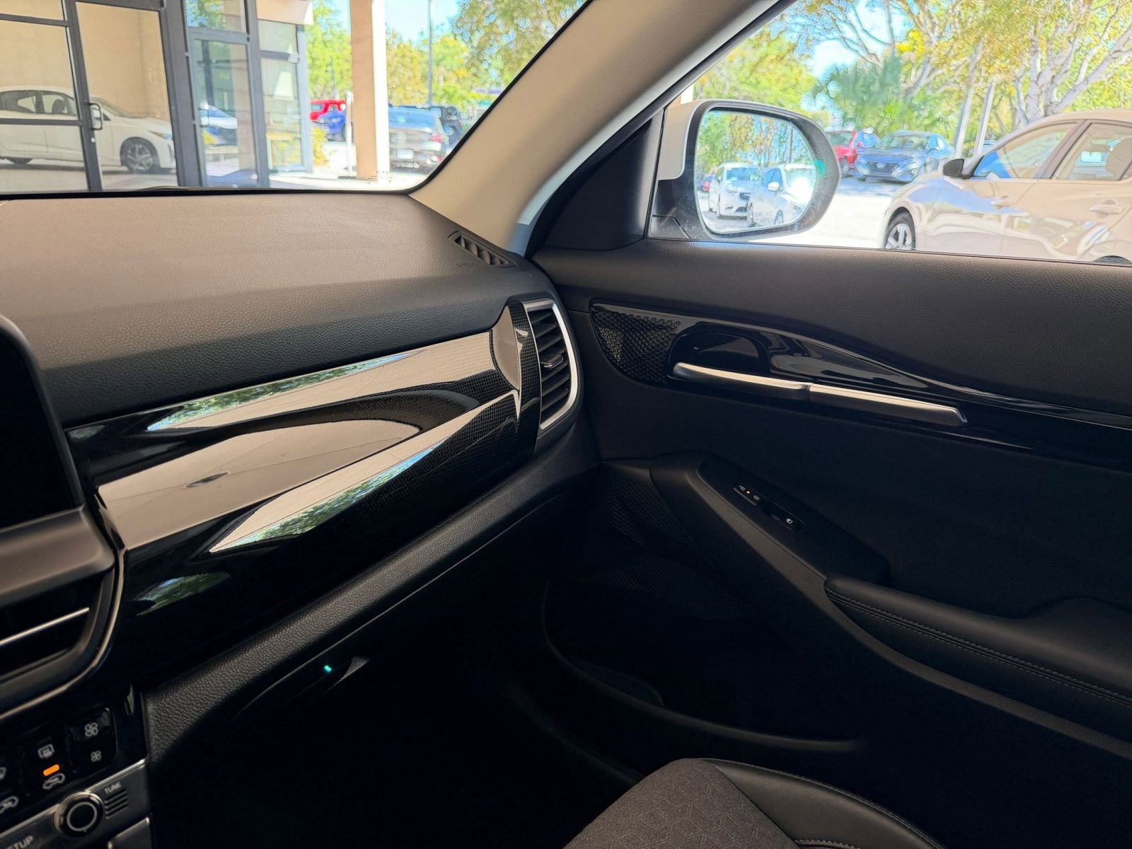 Used 2025 Kia Seltos S image 31