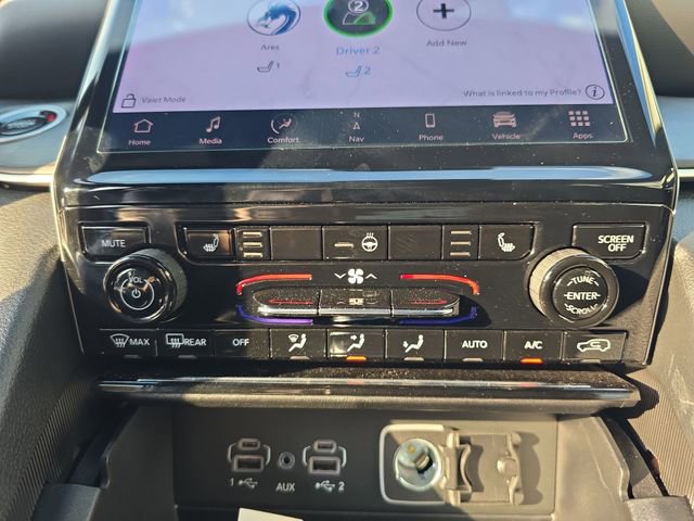 Used 2025 Jeep Grand Cherokee L Limited w/ Black Appearance Package image 20