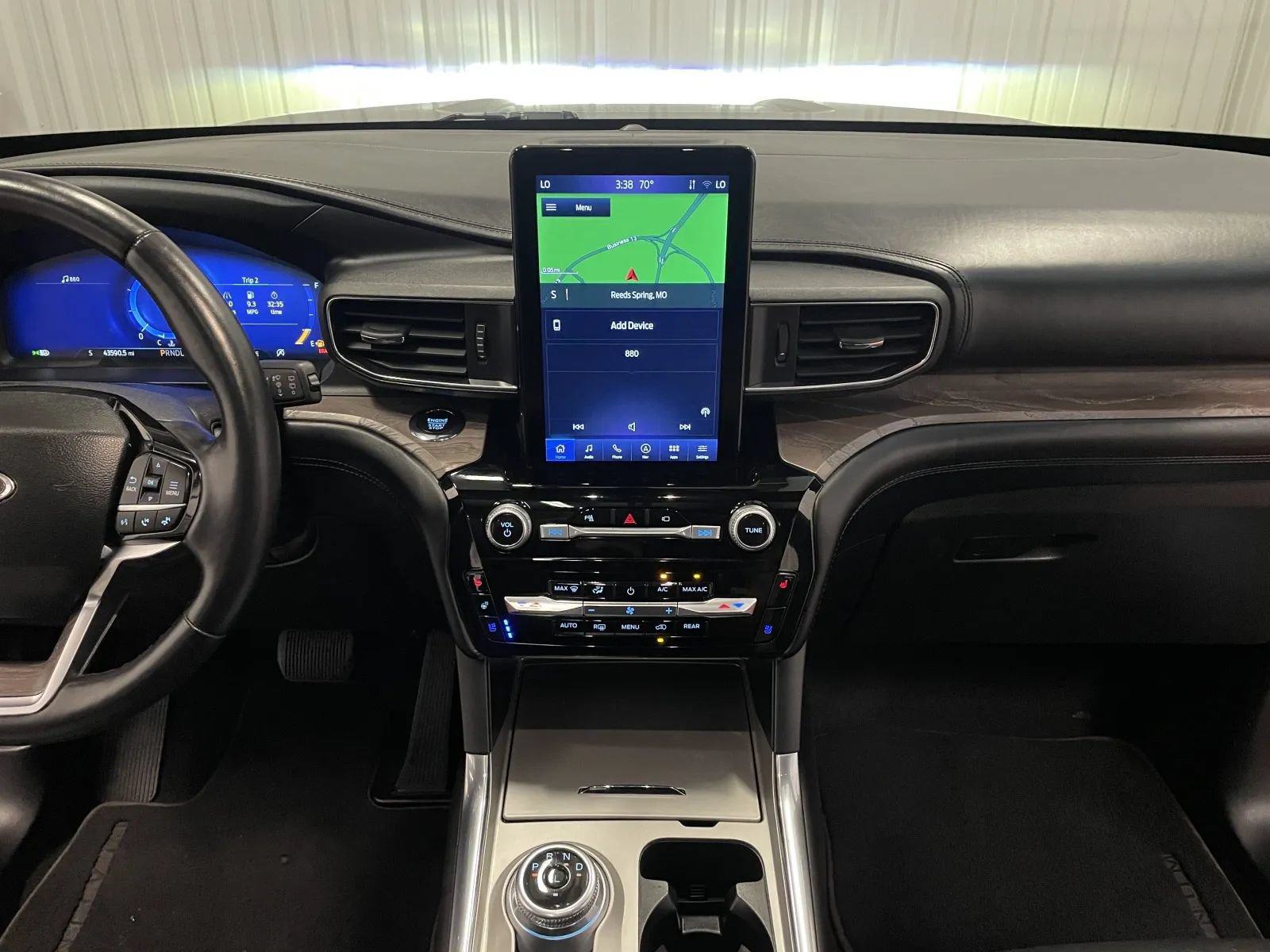 Used 2023 Ford Explorer Platinum w/ Technology Package AWD/4WD image 31