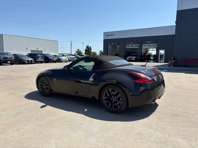 Used 2019 Nissan 370Z Touring RWD image 4