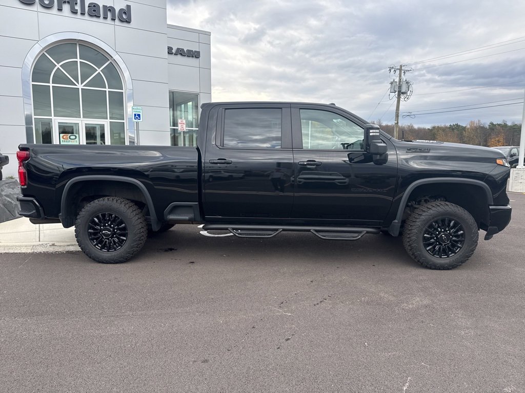Used 2024 Chevrolet Silverado 2500 LT w/ Midnight Edition image 8