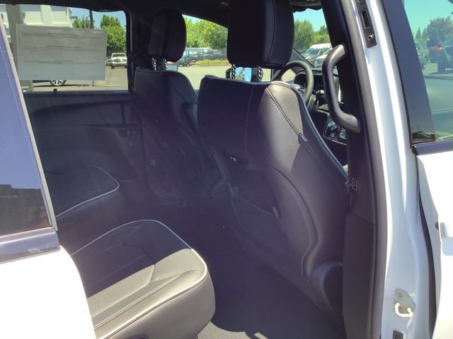 New 2027 Chrysler Pacifica Limited FWD image 34