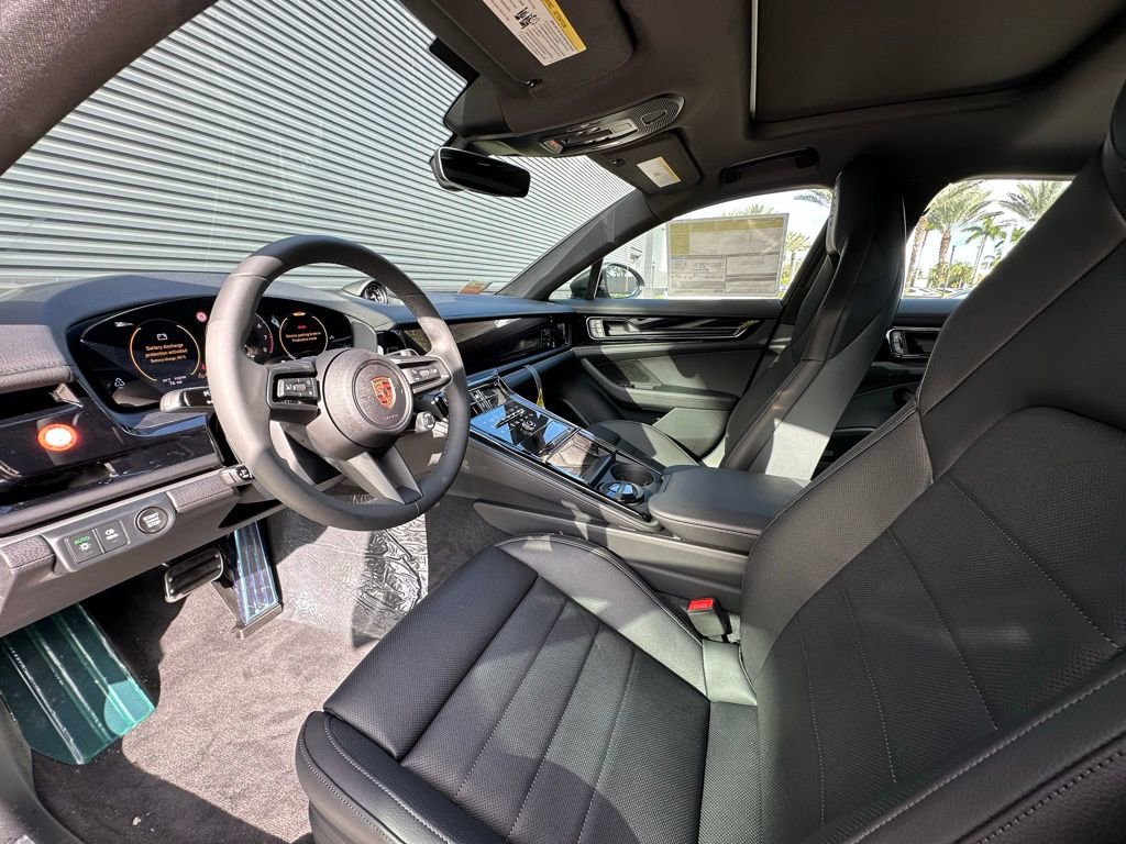 Used 2025 Porsche Panamera 4 image 4