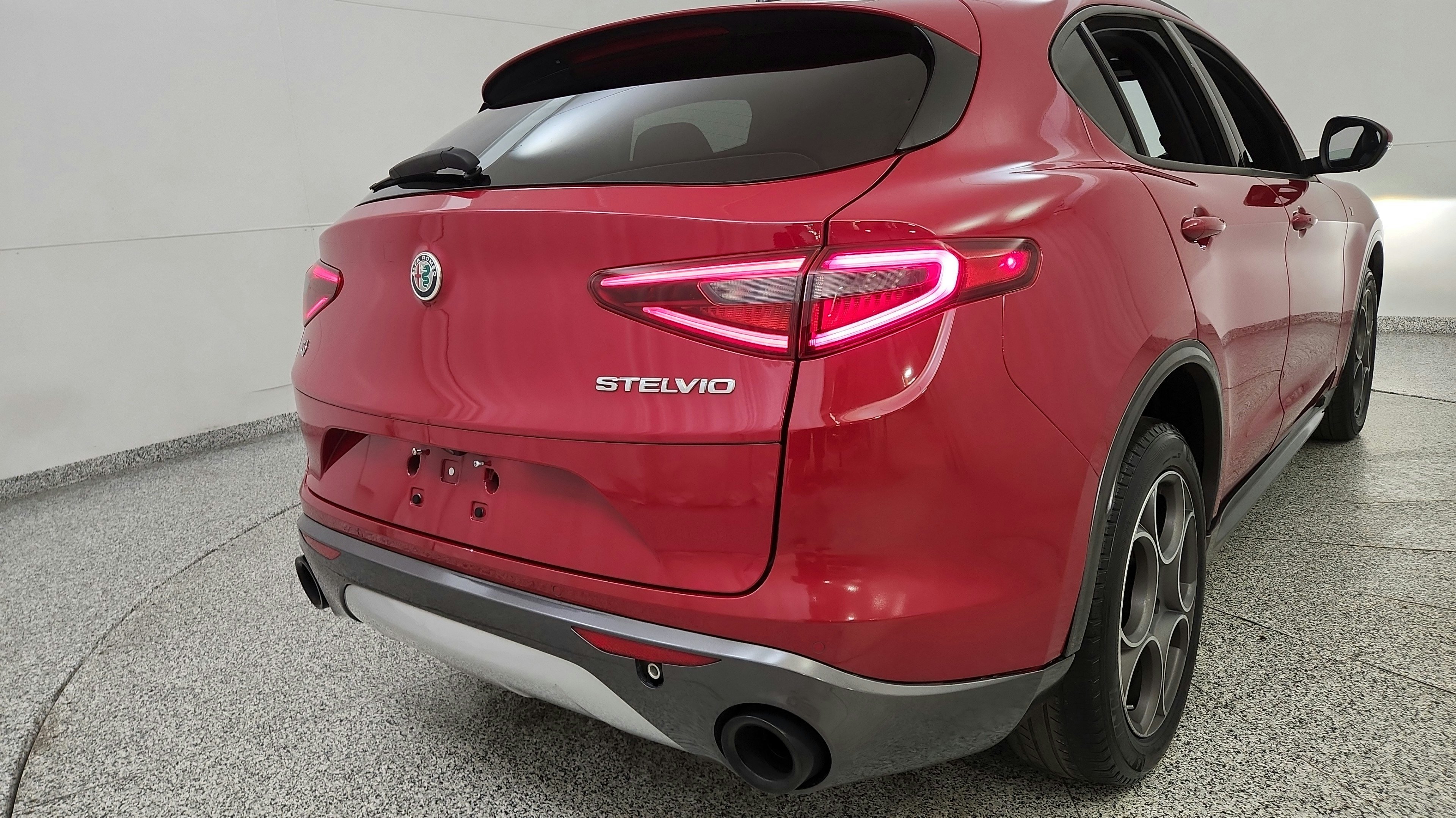 Used 2022 Alfa Romeo Stelvio Ti AWD/4WD image 43
