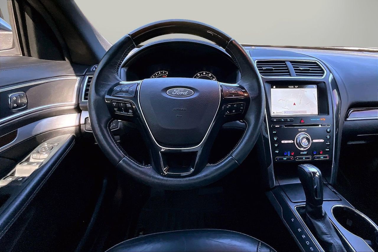 Used 2018 Ford Explorer Platinum AWD/4WD image 11