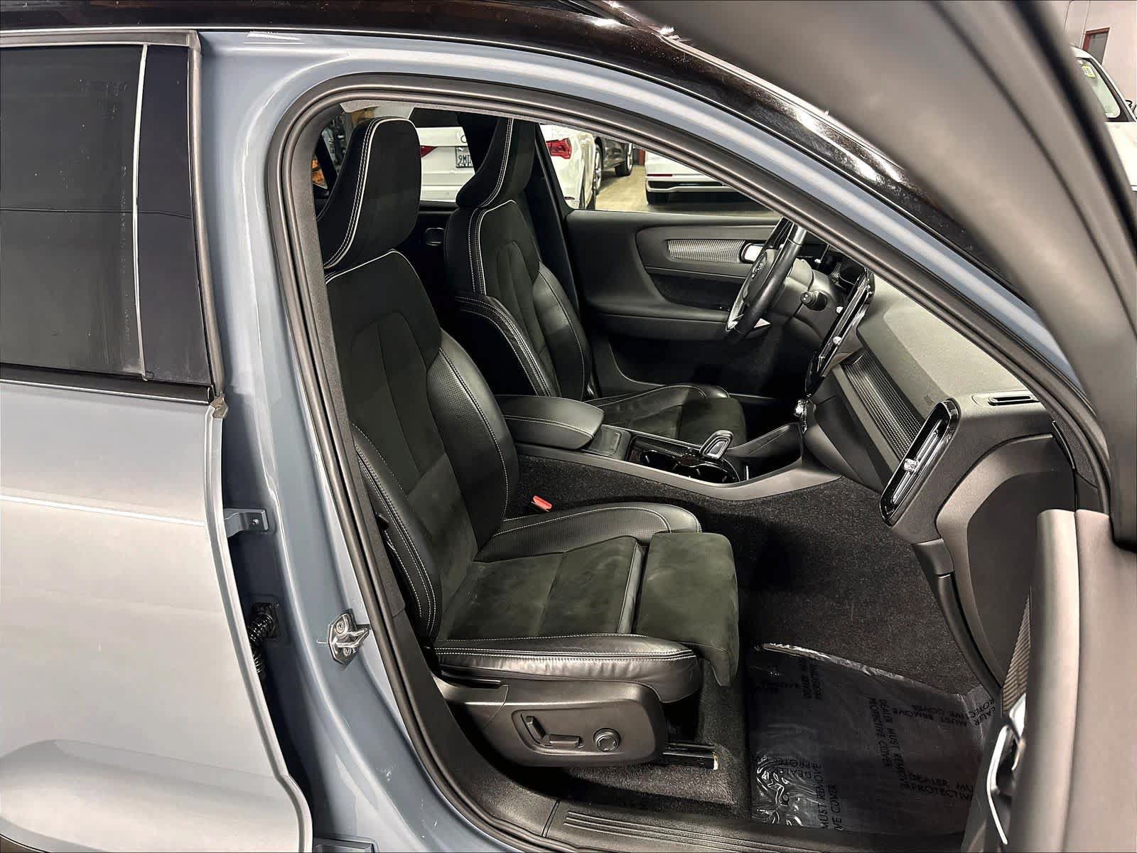Used 2021 Volvo XC40 P8 Recharge w/ Advanced Package AWD/4WD image 11