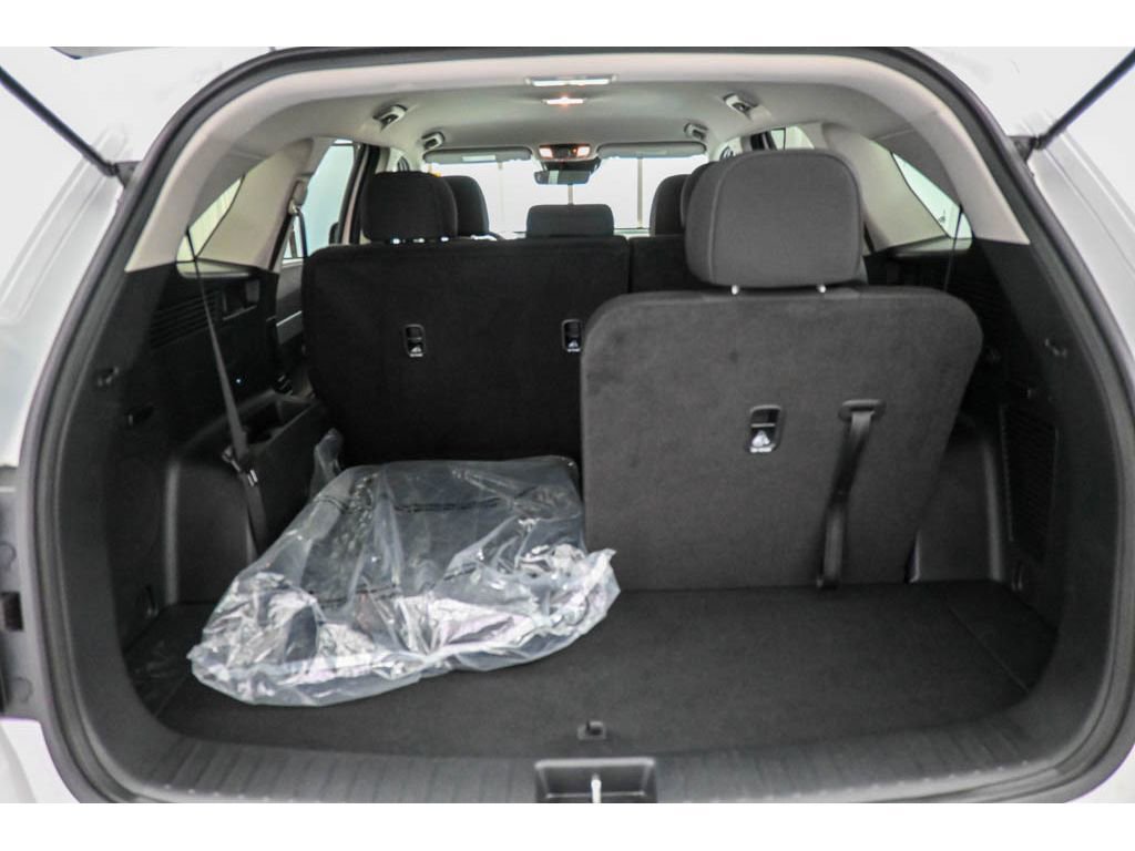 Certified 2025 Kia Sorento LX image 35