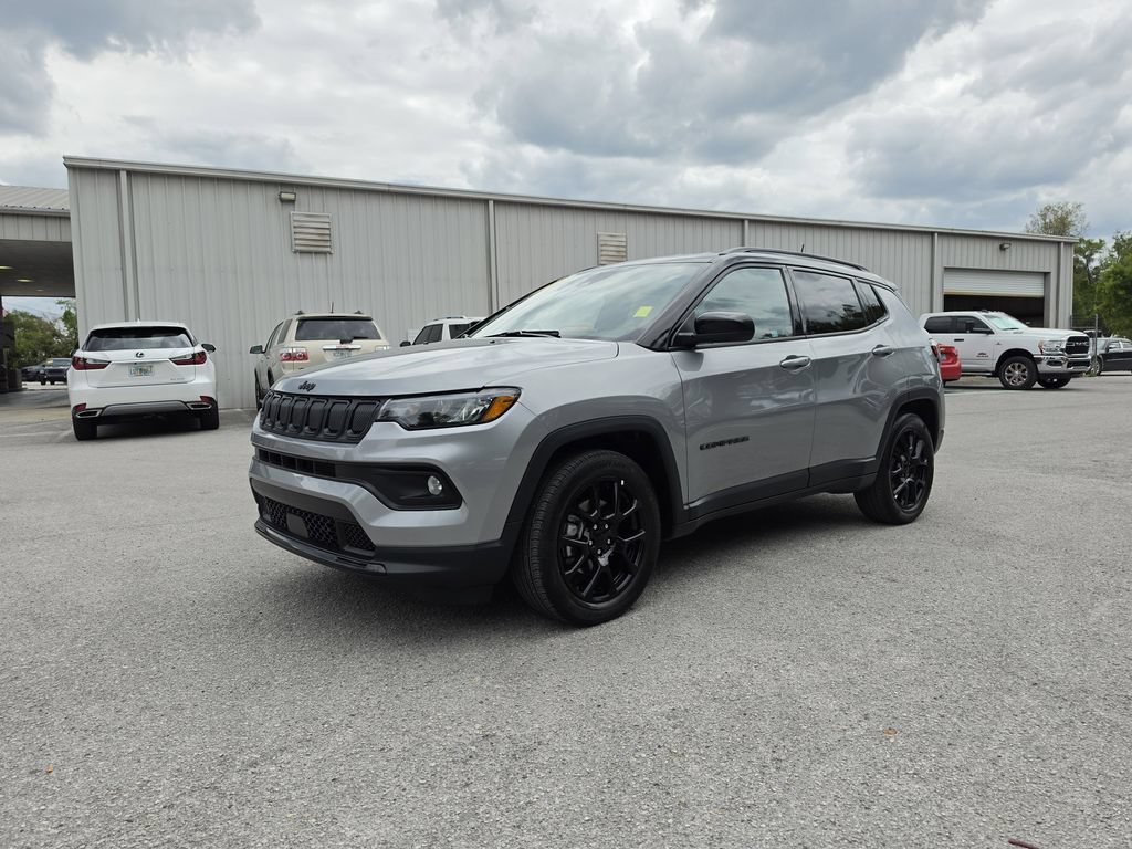 Used 2022 Jeep Compass Latitude FWD image 2