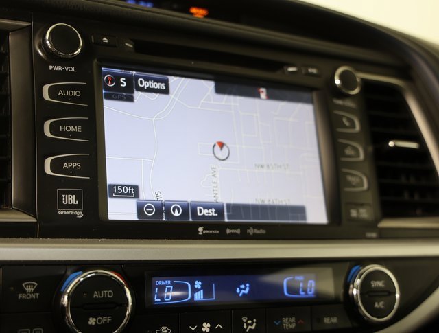 Used 2018 Toyota Highlander FWD V6 image 19