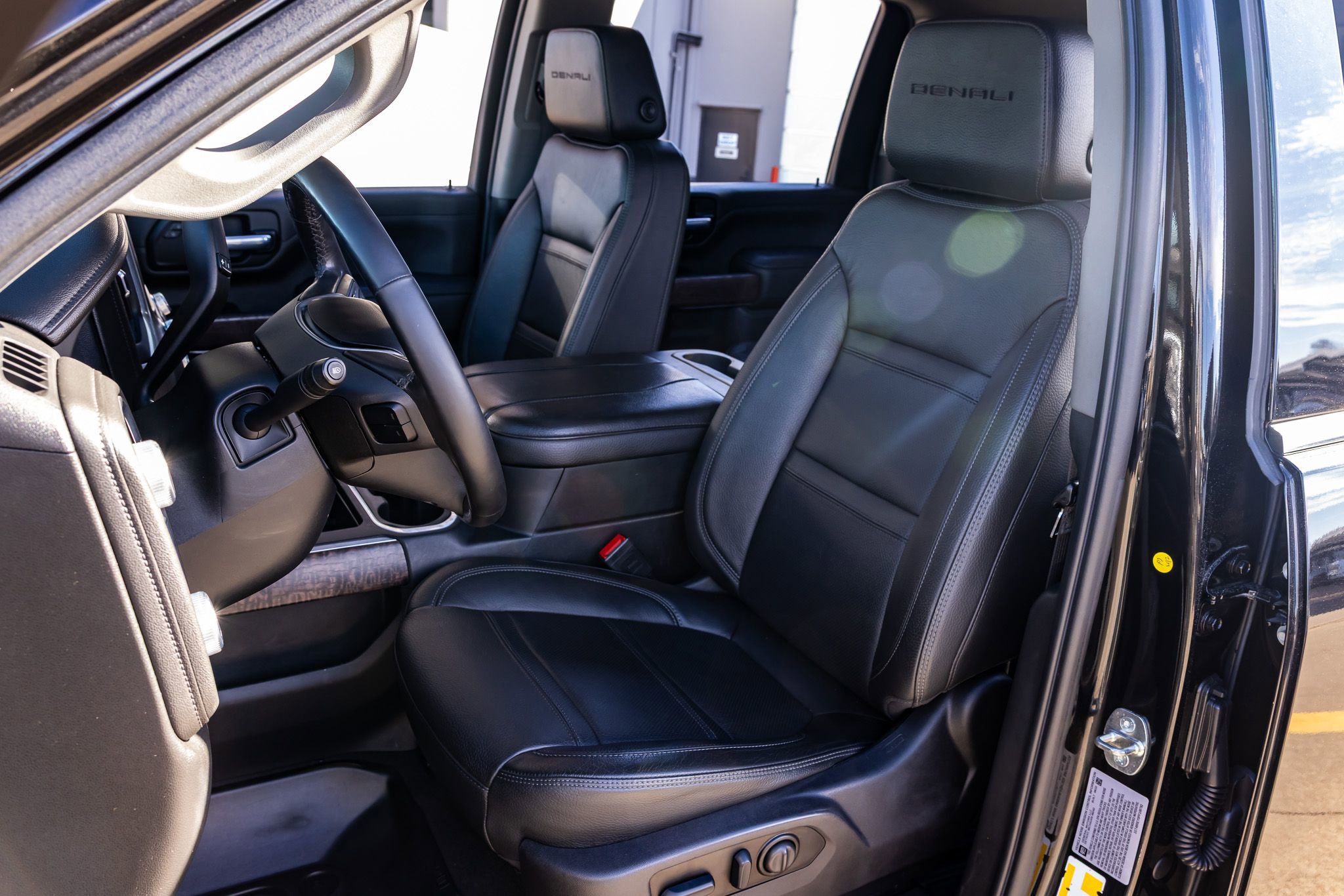Used 2023 GMC Sierra 2500 Denali w/ Denali Black Diamond Edition image 28
