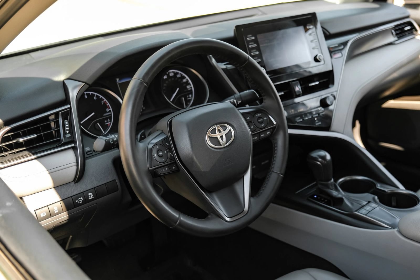 Used 2023 Toyota Camry SE FWD image 16