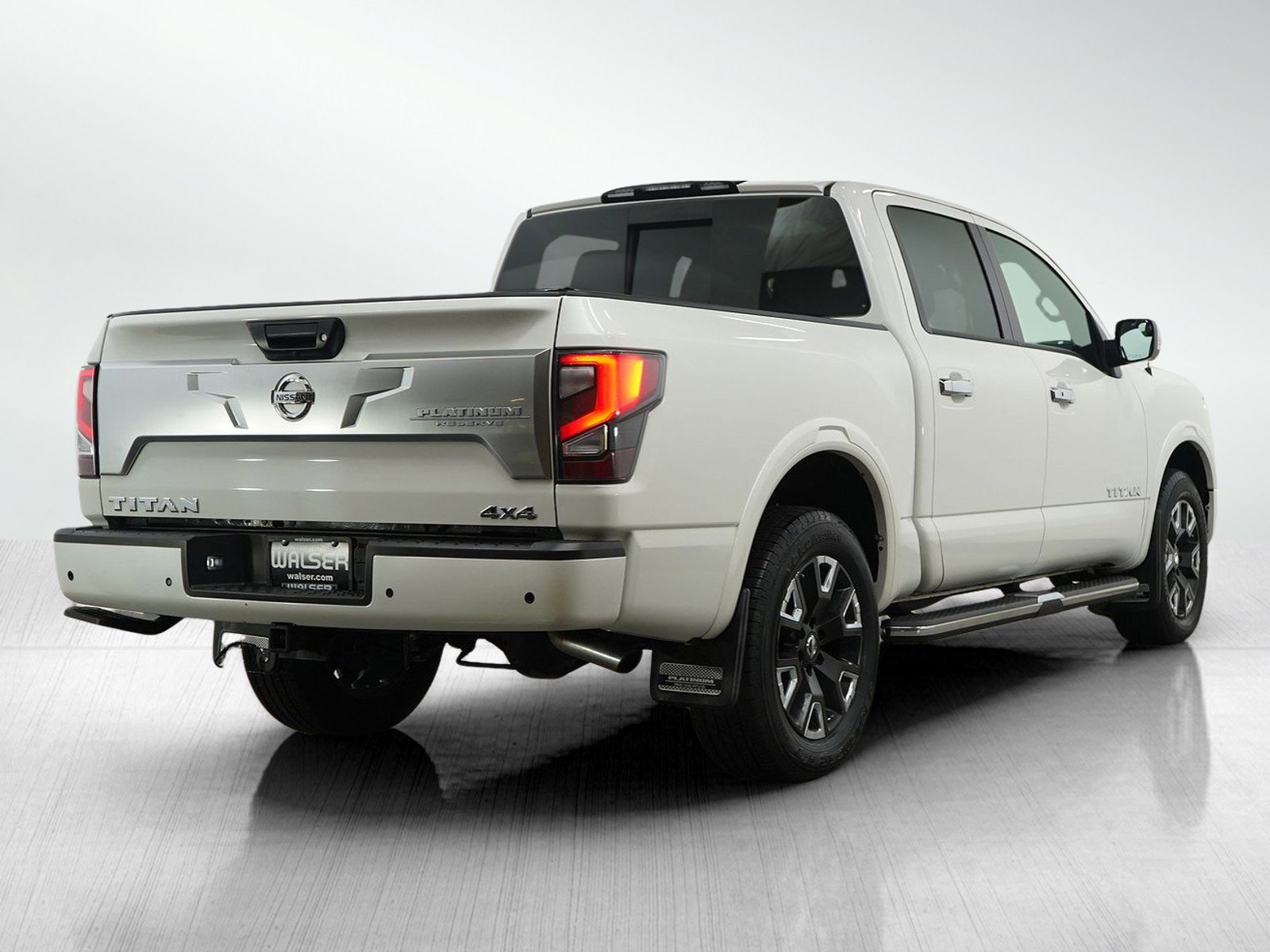 Used 2021 Nissan Titan Platinum Reserve w/ Moonroof Package image 6